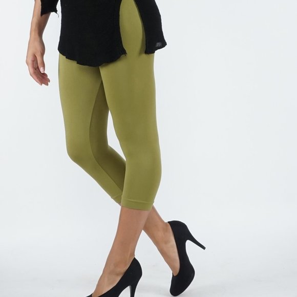 5StarsLine Soft, Capri Length Leggings - Picture 6 of 7